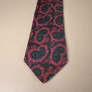 Vintage 1960-70 Derek Rayne Ltd Handmade Silk Pink/Grey Paisley Necktie USA Made